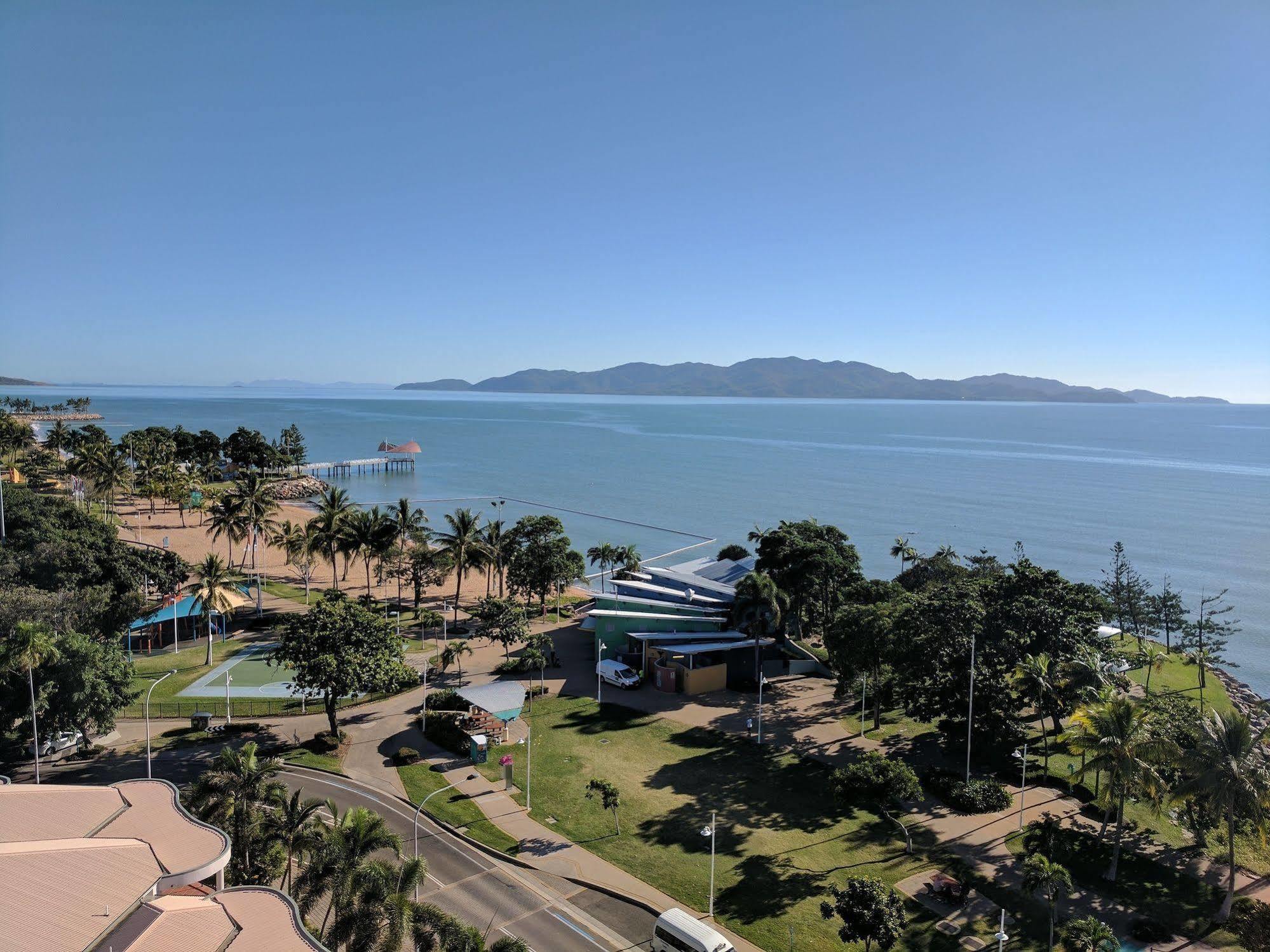 Aquarius On The Beach Townsville Eksteriør billede