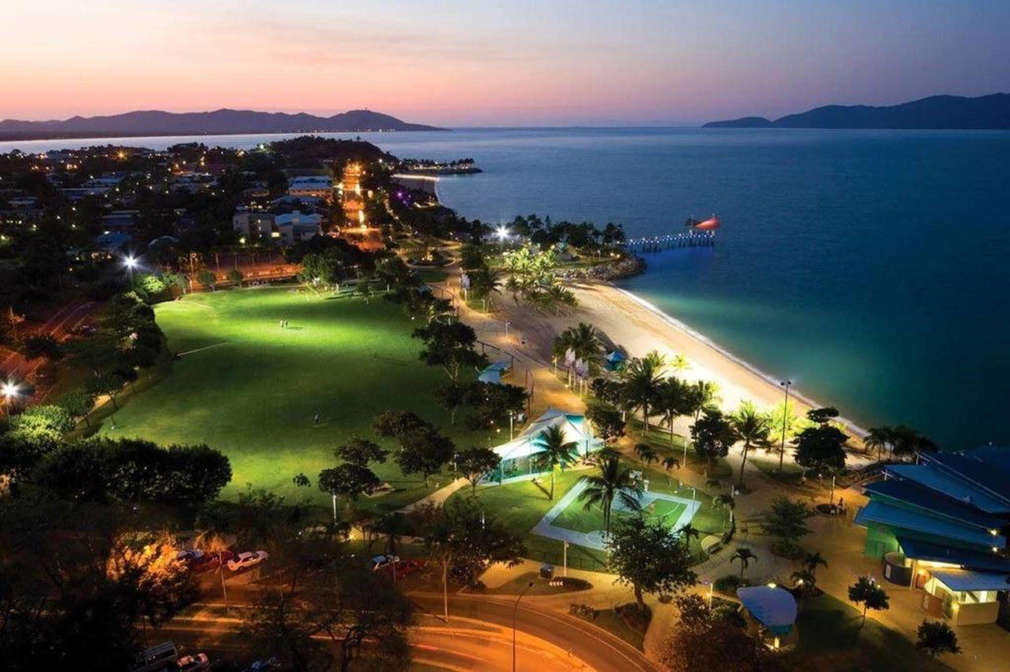 Aquarius On The Beach Townsville Eksteriør billede