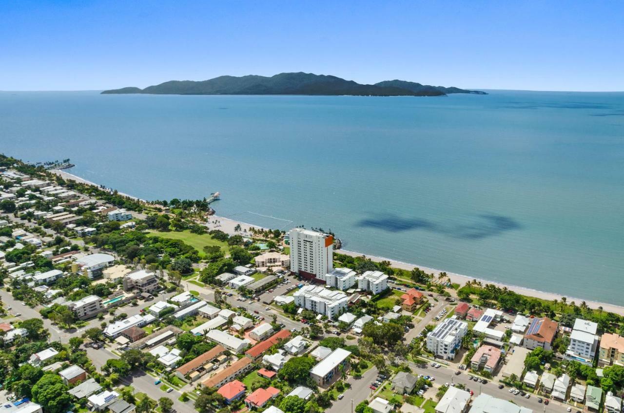 Aquarius On The Beach Townsville Eksteriør billede